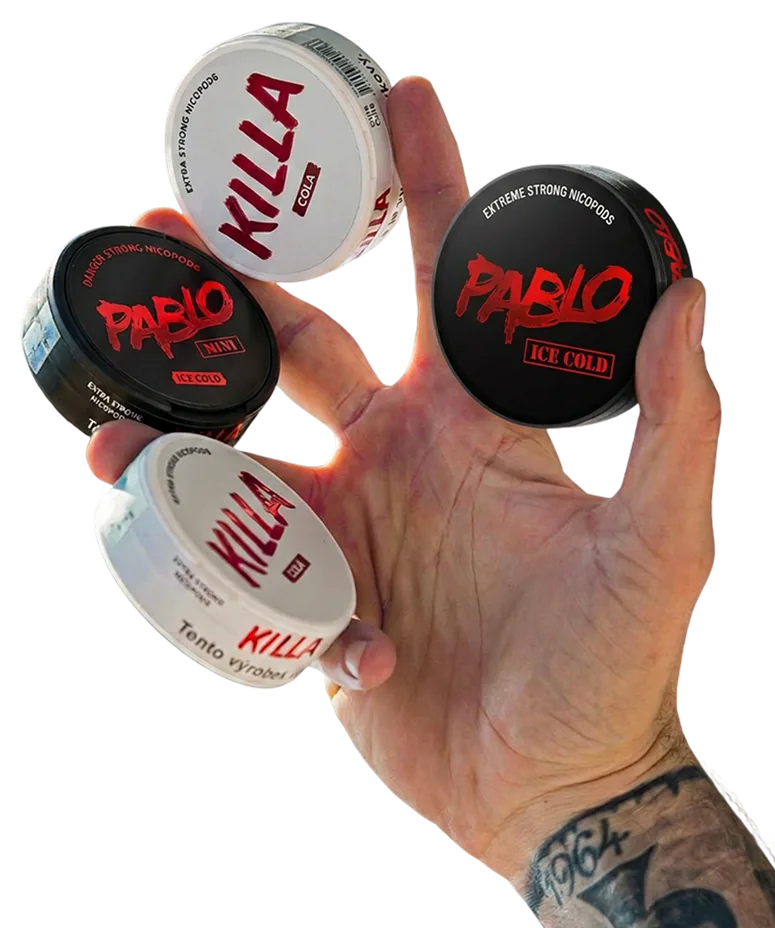 Ruka držící nikotinové sáčky Killa a Pablo